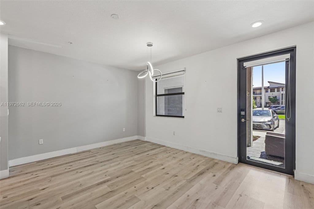 3-bedroom Property — 10455 NW 82nd St Unit 4