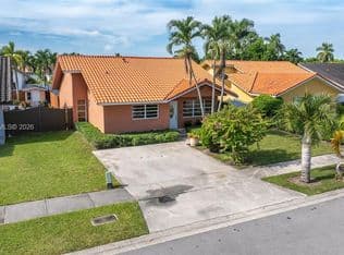 3+1 Müstakil ev — 14526 SW 106th Ter, Miami, 33186
