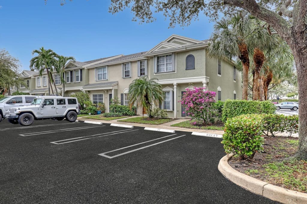 2-bedroom Property — 1004 Kokomo Key Lane