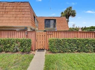 2-bedroom Townhouse — 310 Buttonwood Lane #B, Boynton Beach, 33436