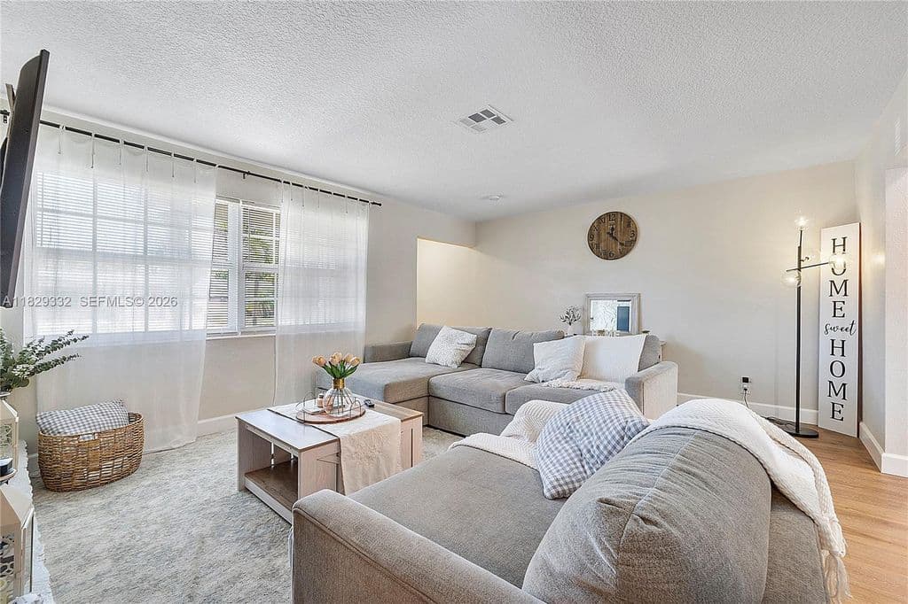 3+1 Müstakil ev — 3301 NW 42nd St