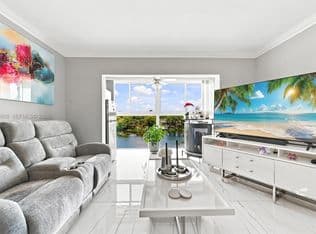 2-bedroom Condo — 2741 N Pine Island Rd APT 302, Sunrise, 33322