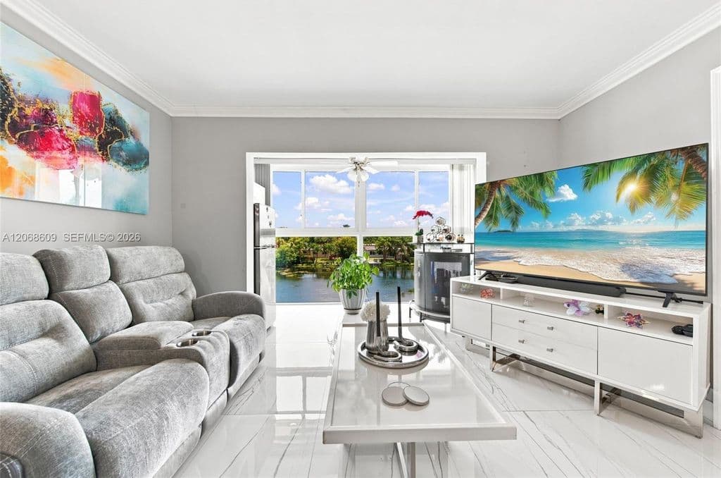 2-bedroom Condo — 2741 N Pine Island Rd APT 302
