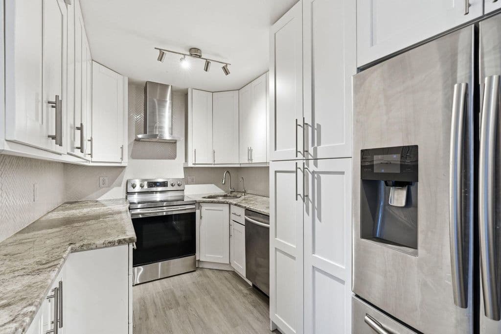 3+1 Condo — 1104 GREEN PINE Boulevard #G1