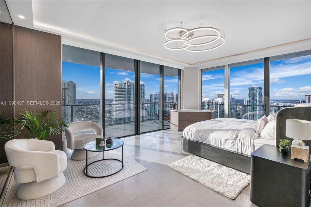 3+1 Condo — 68 SE 6th St APT 3711