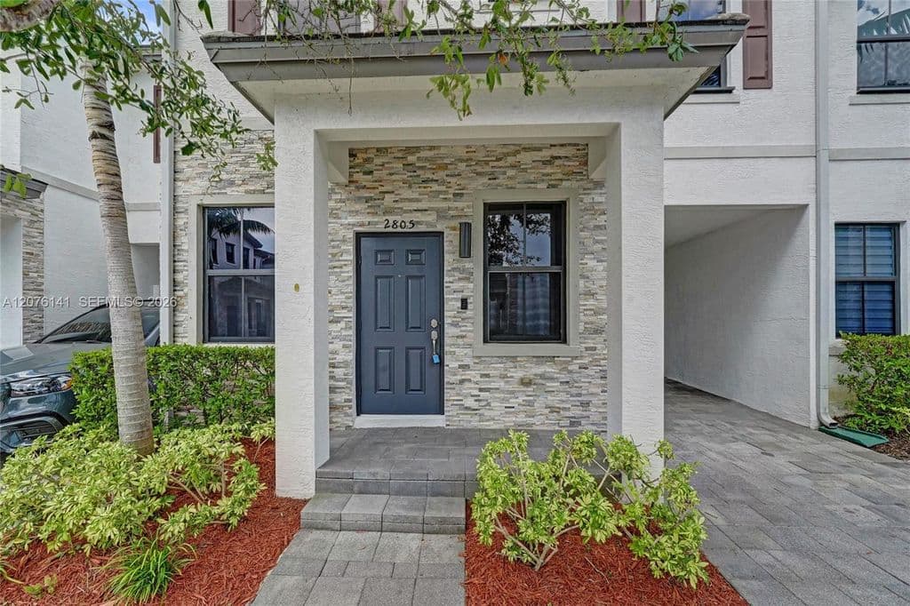 3+1 Mülk — 2805 SW 17th Ave
