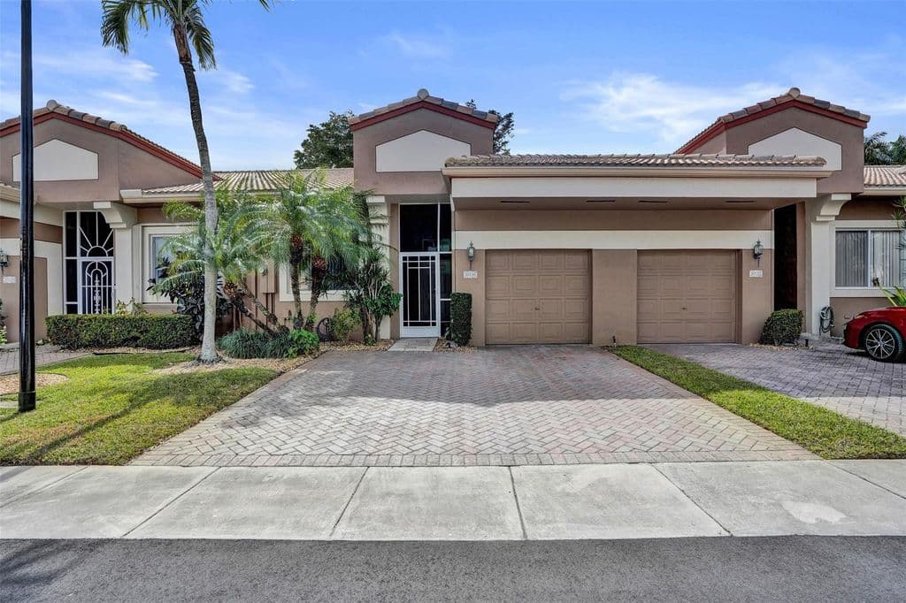 2+1 Müstakil ev — 10116 Lombardy Drive #10116