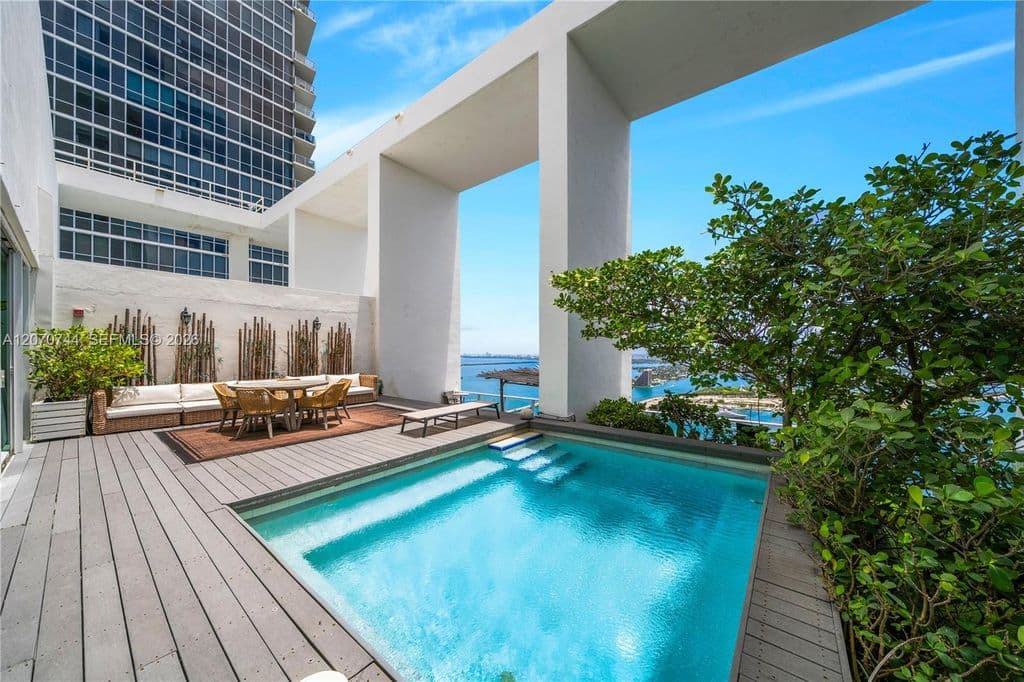 6-bedroom Condo — 1040 Biscayne Blvd APT 4602