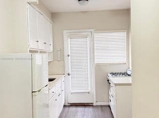 Condo — 1007 Meridian Ave APT 9, Miami Beach, 33139