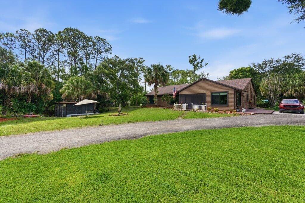 4-bedroom Single-Family Home — 16888 Hialeah Drive W