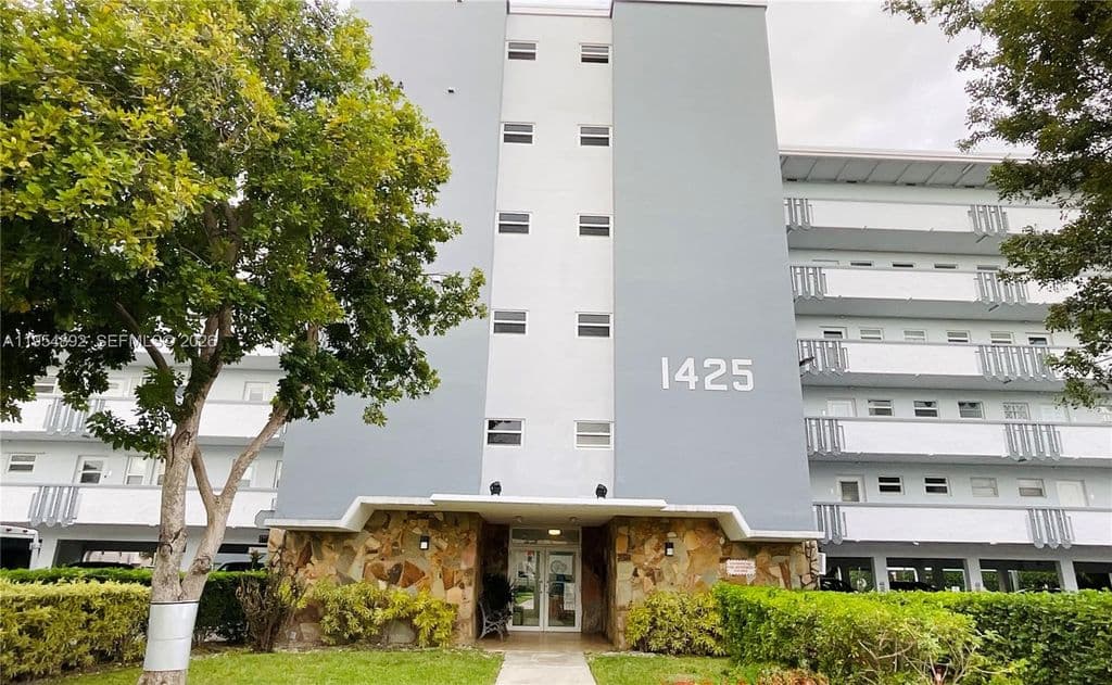 2+1 Condo — 1425 Atlantic Shores Blvd APT 209