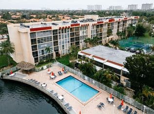 2+1 Condo — 2001 Atlantic Shores Blvd APT 320, Hallandale, 33009
