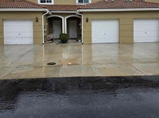 2+1 Townhouse — 307 SW 120th Ave, Hollywood, 33025
