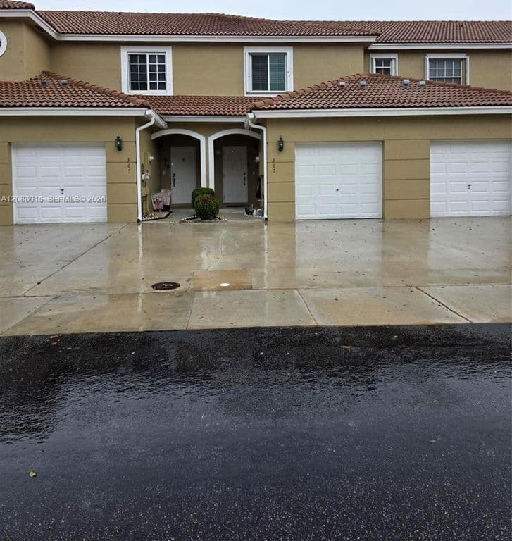 2+1 Mülk — 307 SW 120th Ave