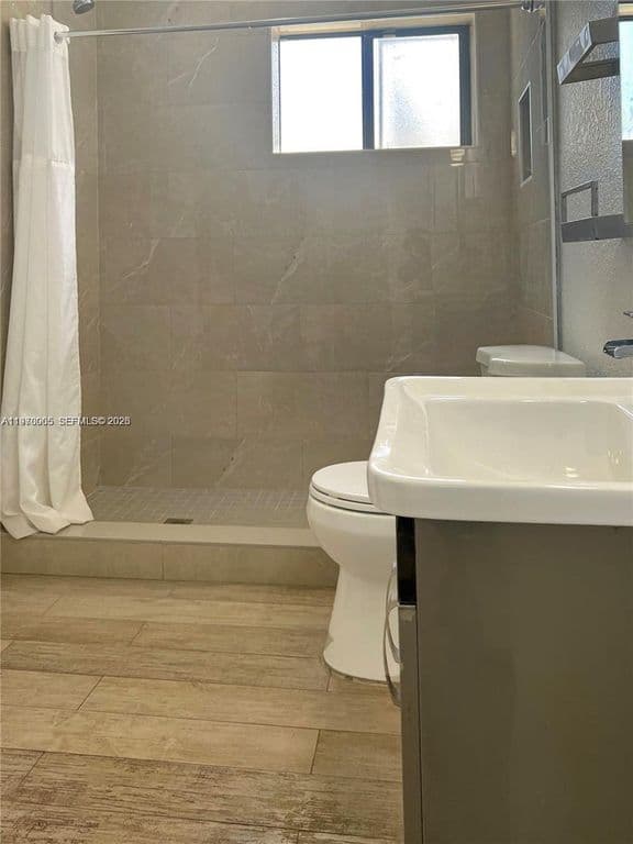 6-bedroom Single-Family Home — 221 W 31st St