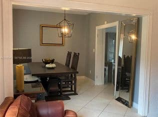 3+1 Müstakil ev — 5495 SW 68th Ave, Miami, 33155