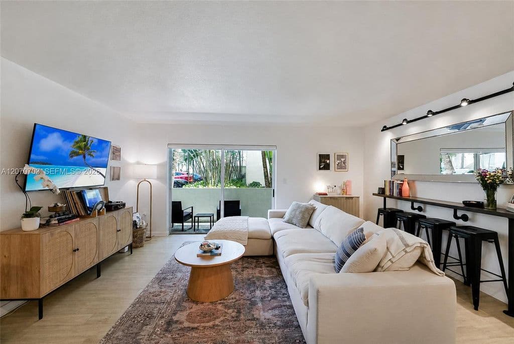 2-bedroom Condo — 8950 SW 69th Ct APT 109