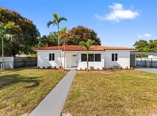 4+1 Müstakil ev — 13310 NW 17th Pl, Miami, 33167