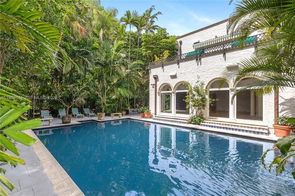 3-bedroom Single-Family Home — 3685 Royal Palm Ave