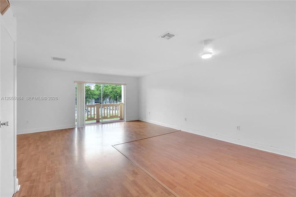 2+1 Mülk — 8475 SW 137th Ave #8475