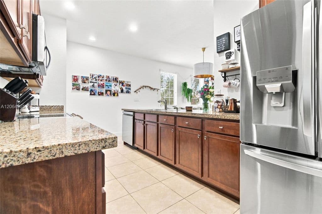 3-bedroom Property — 1075 SW 147th Ave #5601