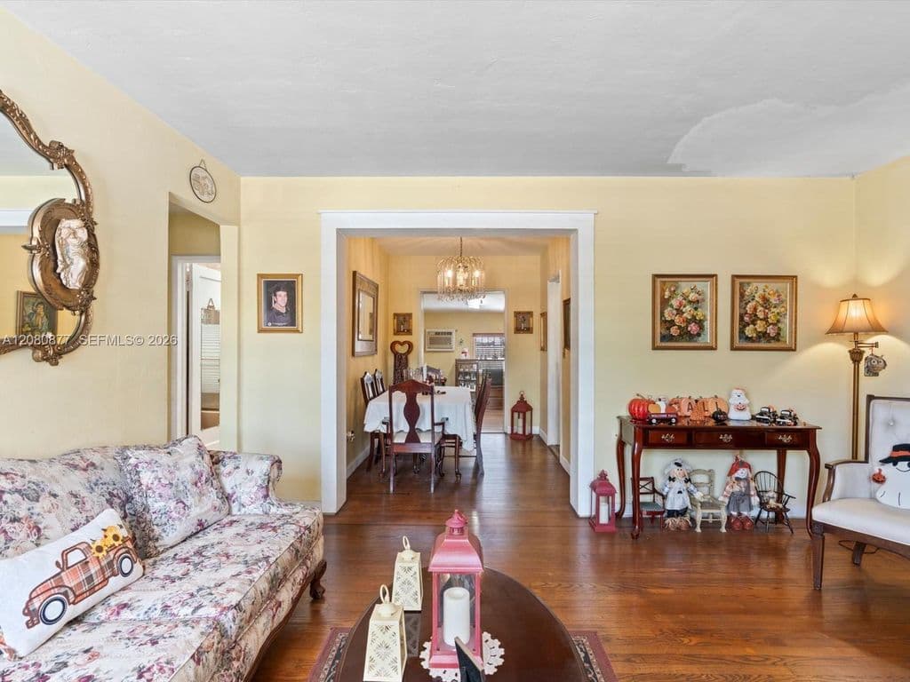 4-bedroom Single-Family Home — 1828 SW 18th St