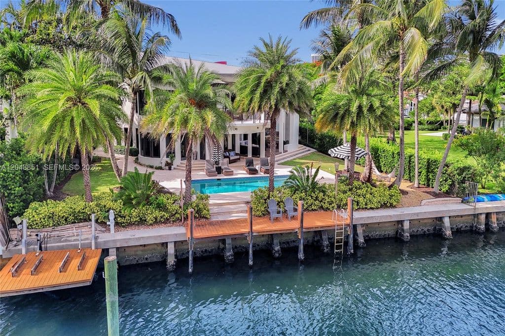 6-bedroom Single-Family Home — 113 Holiday Dr