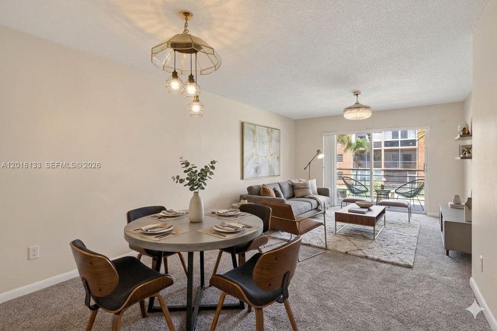 2-bedroom Condo — 3048 Sunrise Lakes Dr #220
