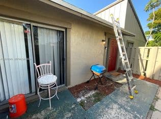 2-bedroom Condo — 5813 NW 21st St #20-C, Lauderhill, 33313