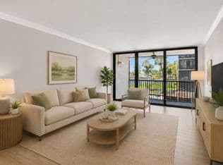 2+1 Condo — 8 Royal Palm Way #203, Boca Raton, 33432