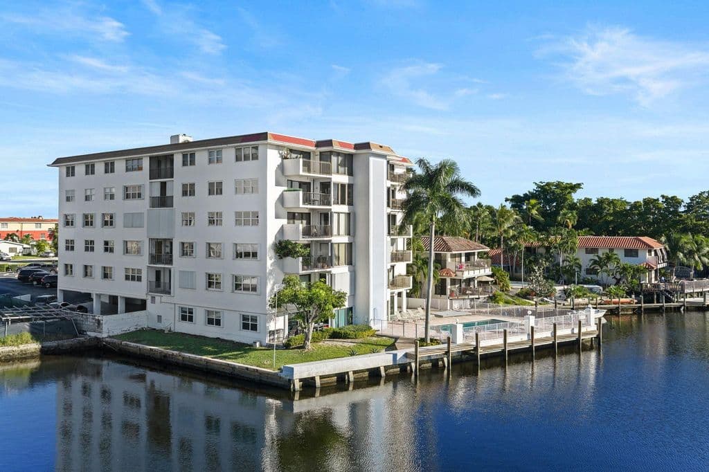 2+1 Condo — 1839 Middle River Drive #503