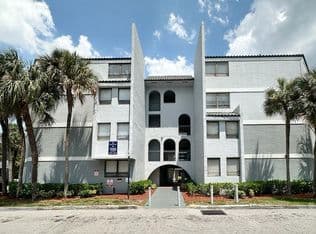 2-bedroom Condo — 1900 N Congress Avenue #105, West Palm Beach, 33401