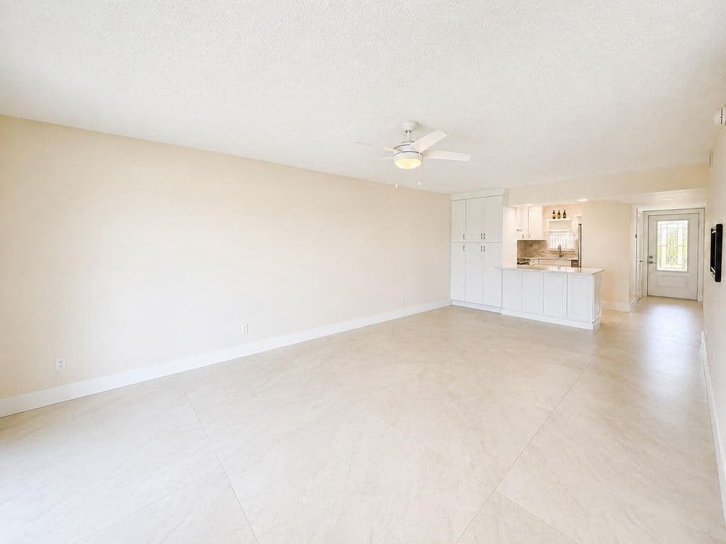 2+1 Condo — 9411 N Hollybrook Lake Drive #310