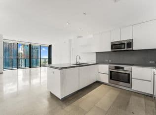 3-bedroom Condo — 68 SE 6th St APT 2304, Miami, 33130