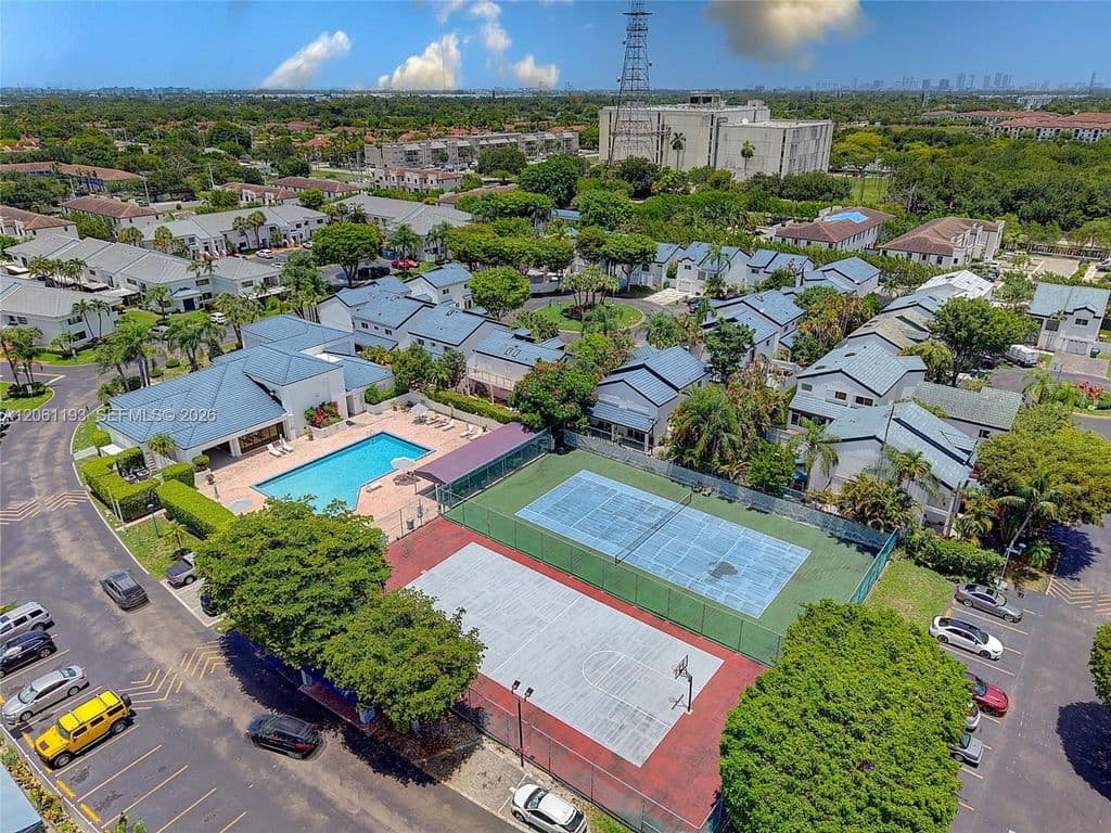 3+1 Müstakil ev — 21221 NE 3rd Ct