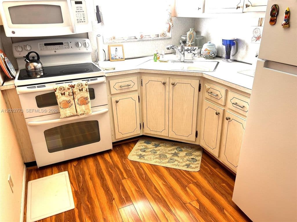 1+1 Condo — 1750 Jefferson St APT 303