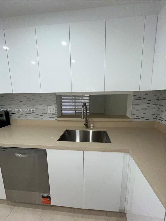 2+1 Condo — 8625 NW 8th St APT 213
