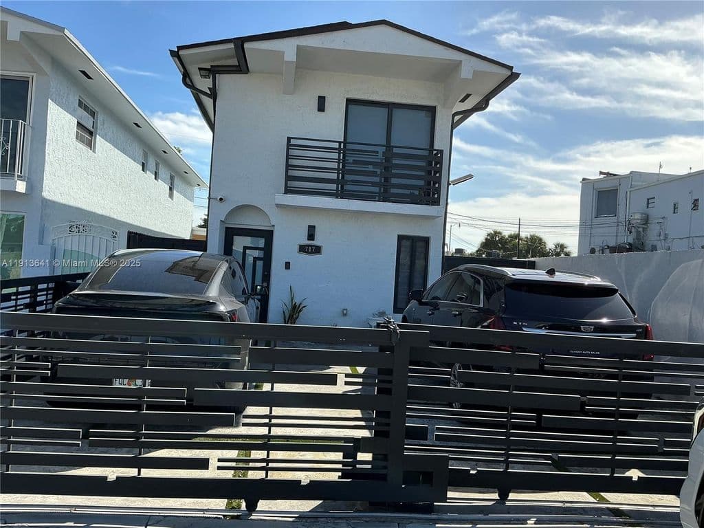 4-bedroom Single-Family Home — 717 Tamiami Canal Rd