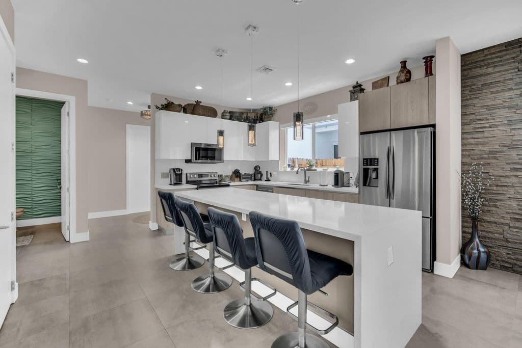 3-bedroom Property — 807 SW 7th Avenue