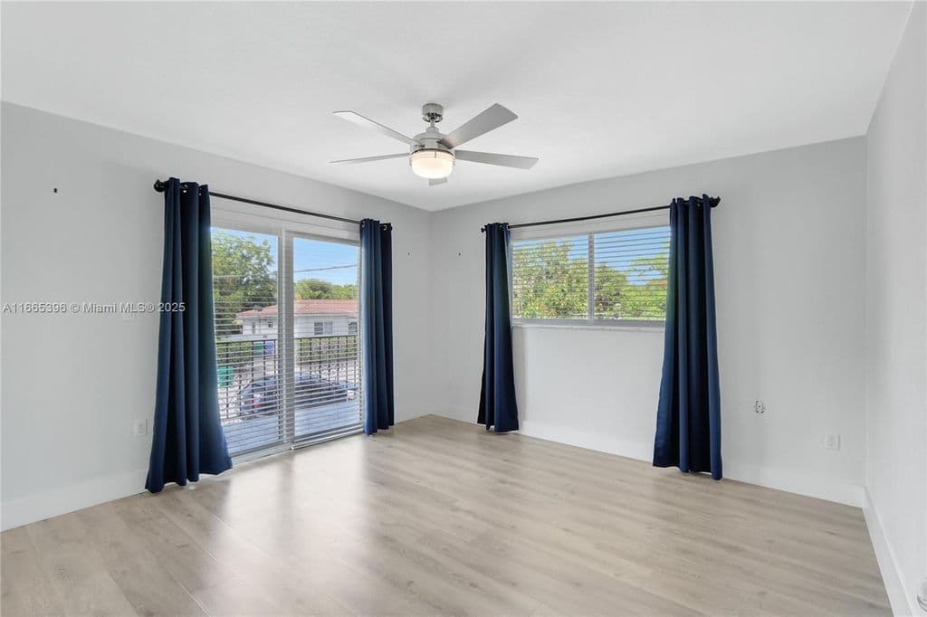 3+1 Mülk — 1359 SW 11th St