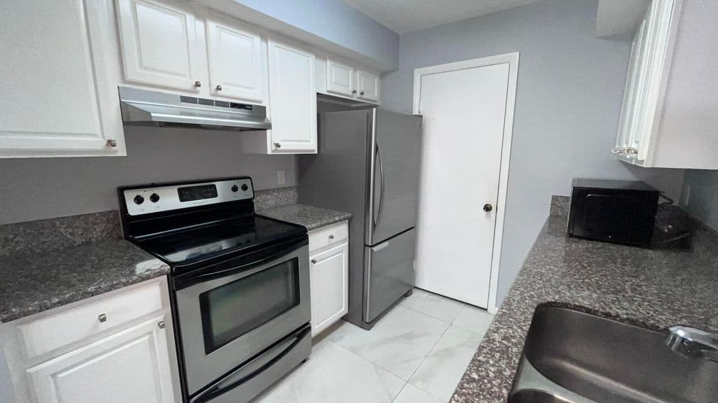 2+1 Condo — 815 W Boynton Beach Boulevard #11-107