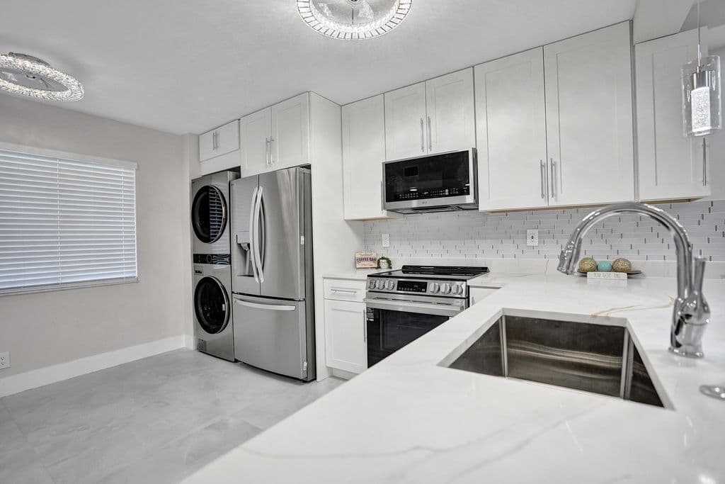 2-bedroom Condo — 7146 Huntington Lane #402