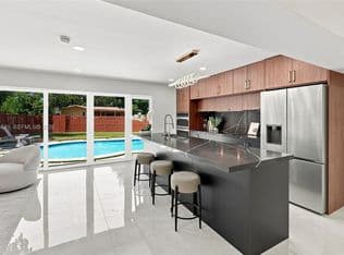 4+1 Müstakil ev — 4801 Tyler St, Hollywood, 33021