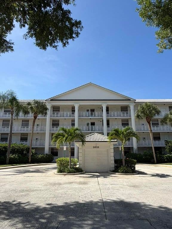 2+1 Condo — 3635 Whitehall Drive #302
