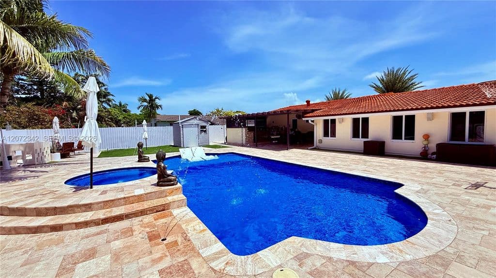 4+1 Müstakil ev — 9601 SW 183rd St
