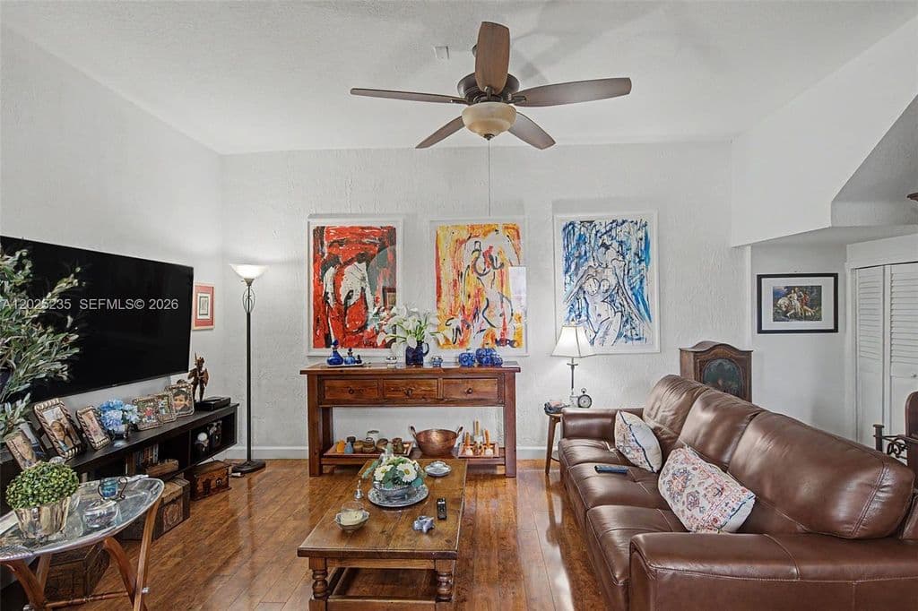 4+1 Mülk — 12853 SW 135th St