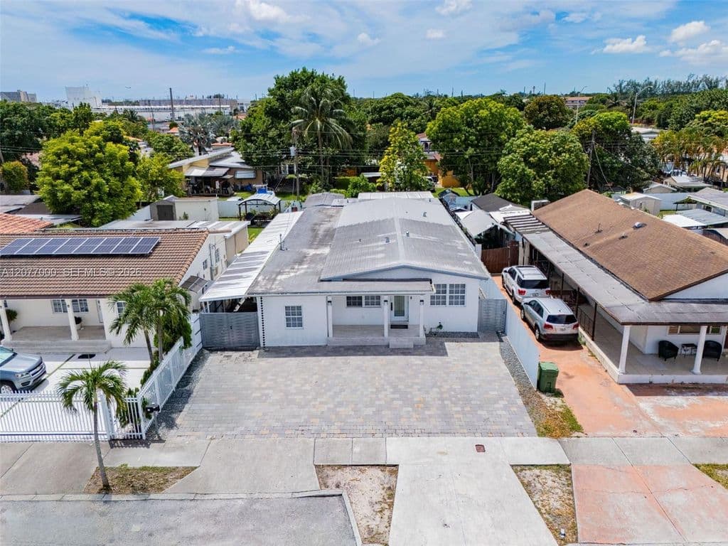 7-bedroom Single-Family Home — 350 W 16th St