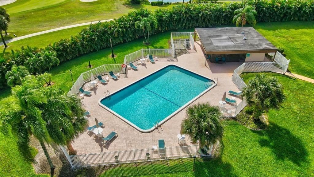 2+1 Condo — 9300 SW 8th Street #422