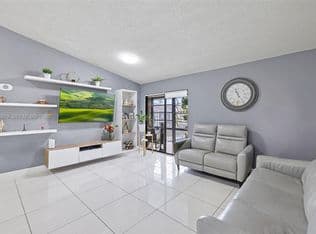 2+1 Condo — 827 NE 199th St APT 206, Miami, 33179