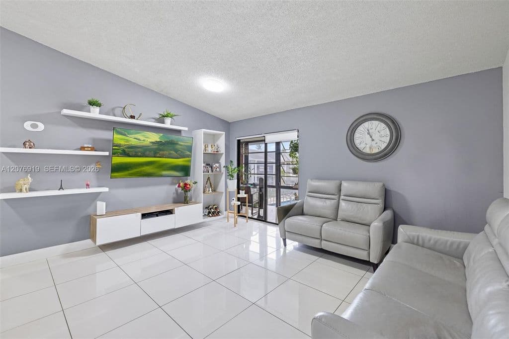 2+1 Condo — 827 NE 199th St APT 206